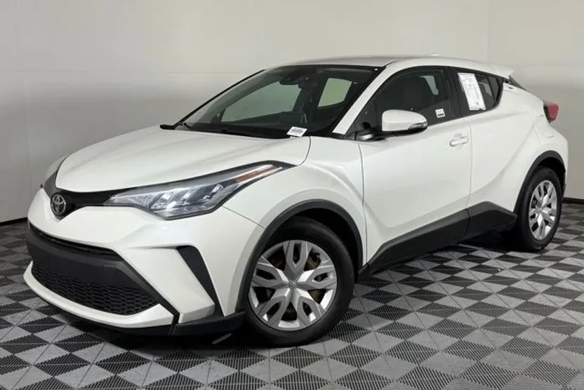 2021 Toyota C-HR LE photo 1