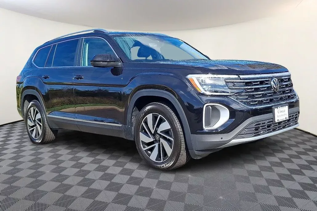 2025 Volkswagen Atlas SEL photo 1