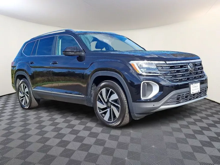 2025 Volkswagen Atlas SEL photo 1