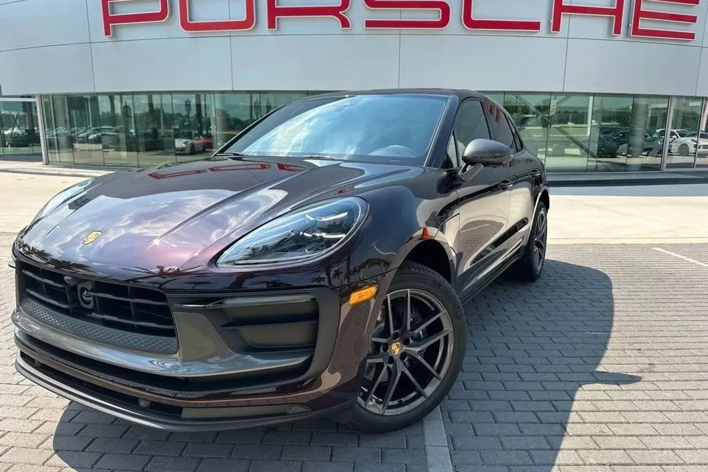2026 Porsche Macan T photo 1