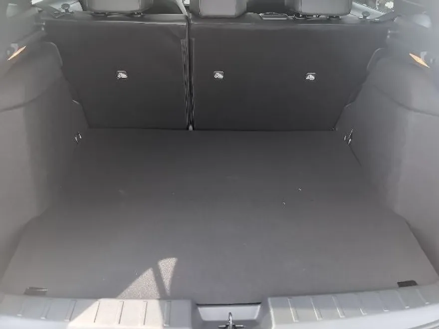 2025 Nissan Kicks SR photo 1