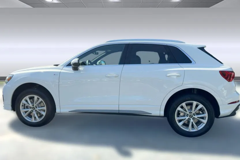 2025 Audi Q3 45 TFSI S line Premium photo 1