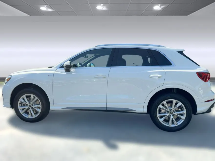 2025 Audi Q3 45 TFSI S line Premium photo 1
