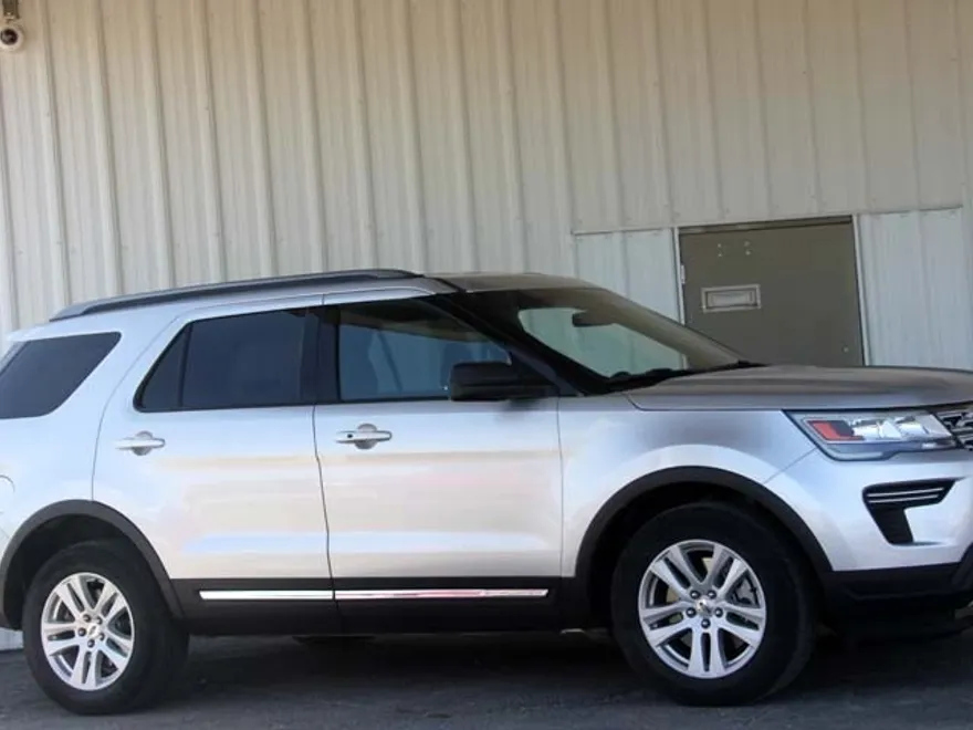 2019 Ford Explorer XLT photo 1
