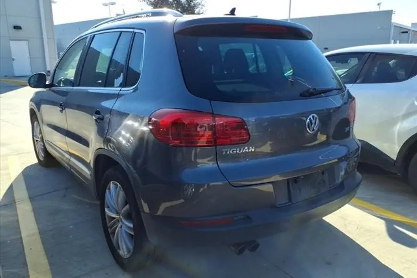 2012 Volkswagen Tiguan SE photo 1