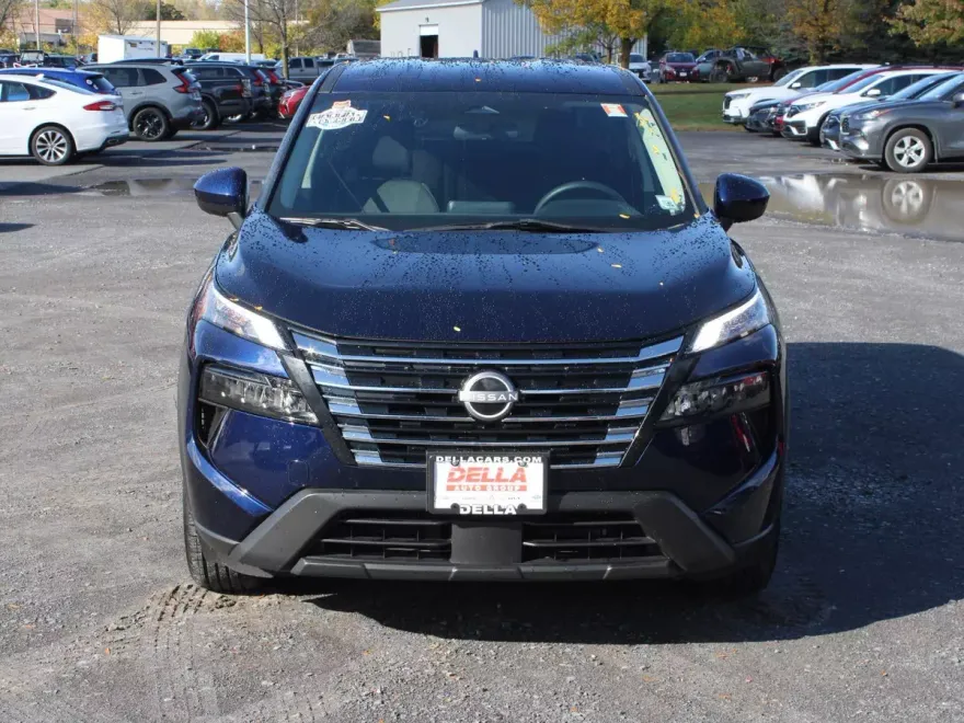 2024 Nissan Rogue SV photo 1