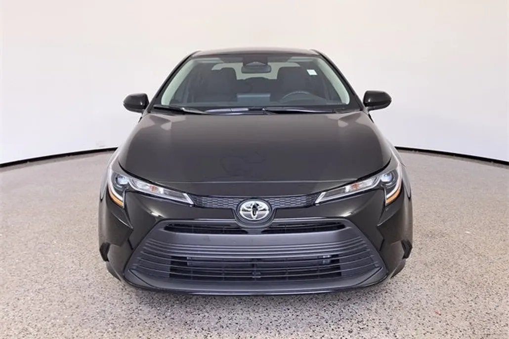 2025 Toyota Corolla LE photo 1