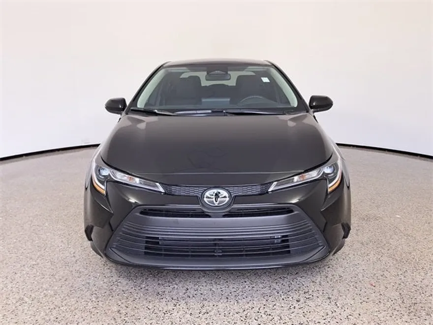 2025 Toyota Corolla LE photo 1
