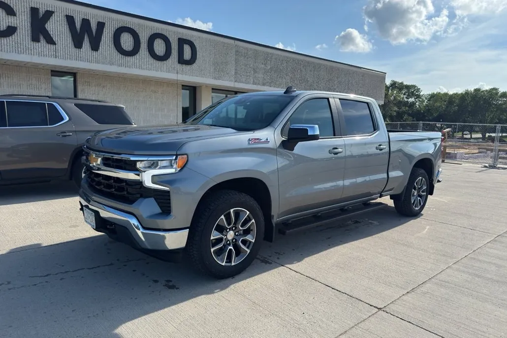 2025 Chevrolet Silverado 1500 LT photo 1