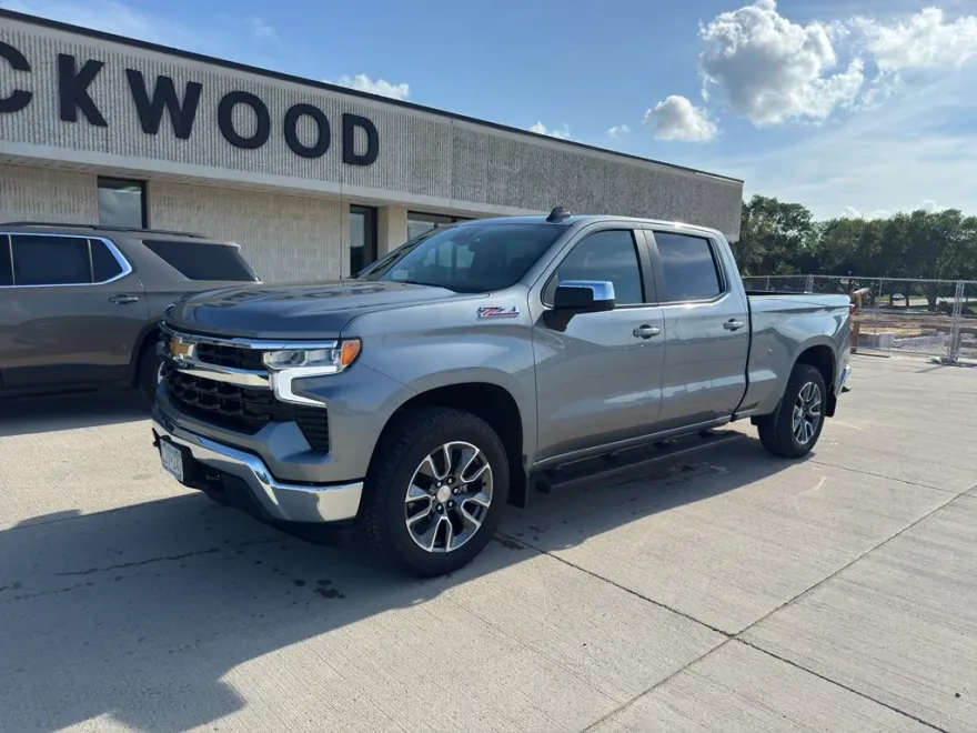 2025 Chevrolet Silverado 1500 LT photo 1