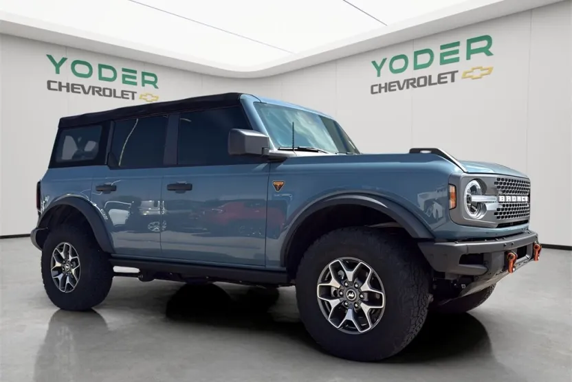 2022 Ford Bronco Base photo 1