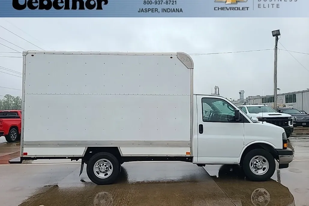 2019 Chevrolet Express 3500 Work Van Cutaway photo 1
