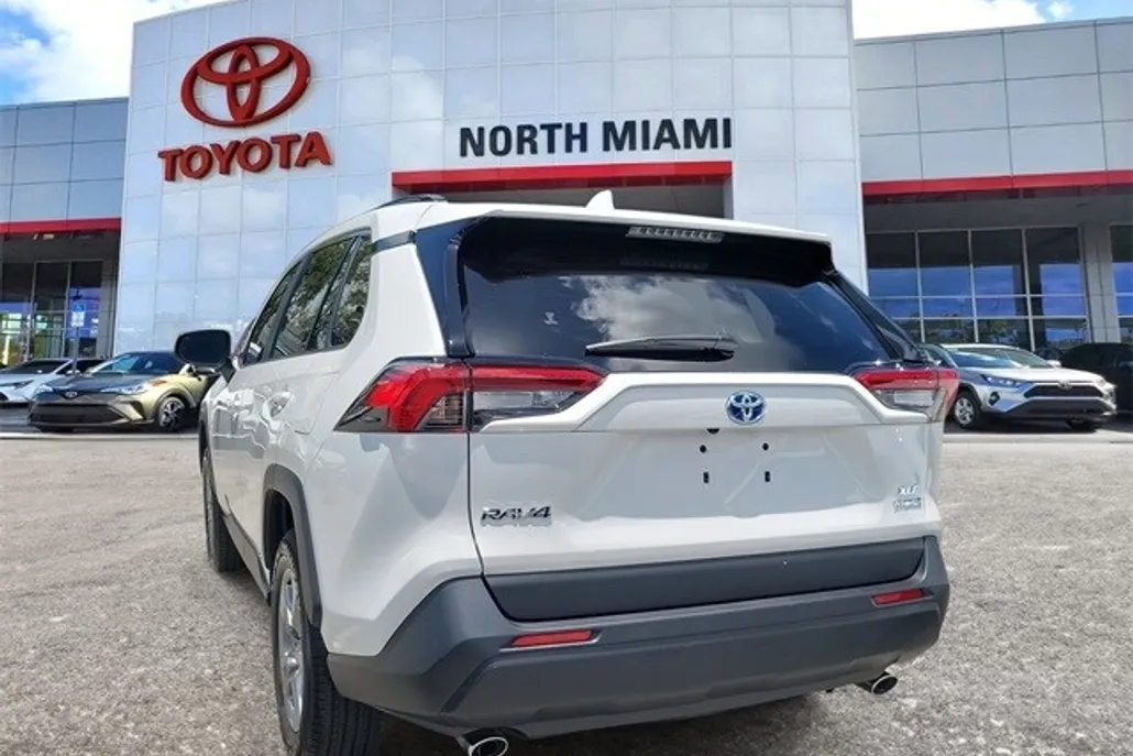 2022 Toyota RAV4 Hybrid XLE photo 1