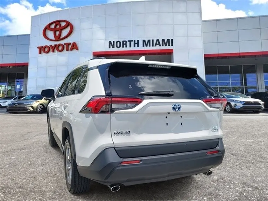 2022 Toyota RAV4 Hybrid XLE photo 1