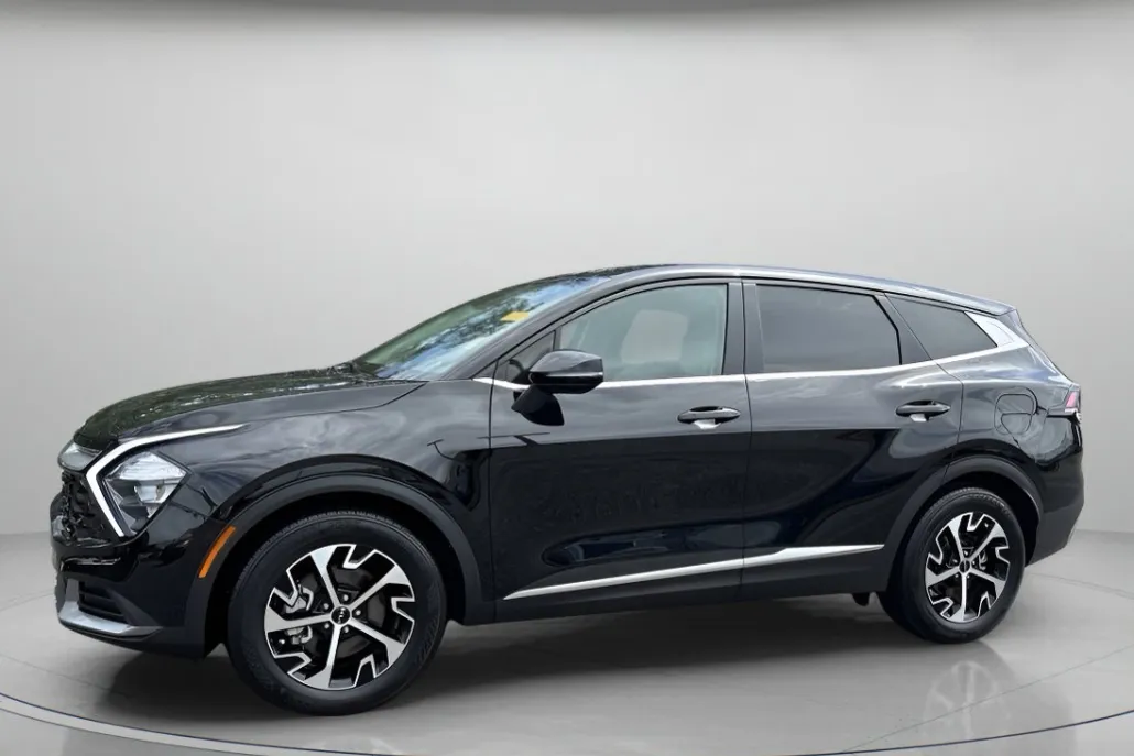 2023 Kia Sportage EX photo 1