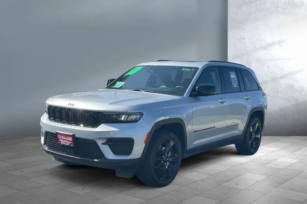 2023 Jeep Grand Cherokee Altitude photo 1