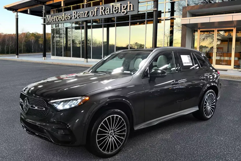 2025 Mercedes Benz GLC 300 photo 1