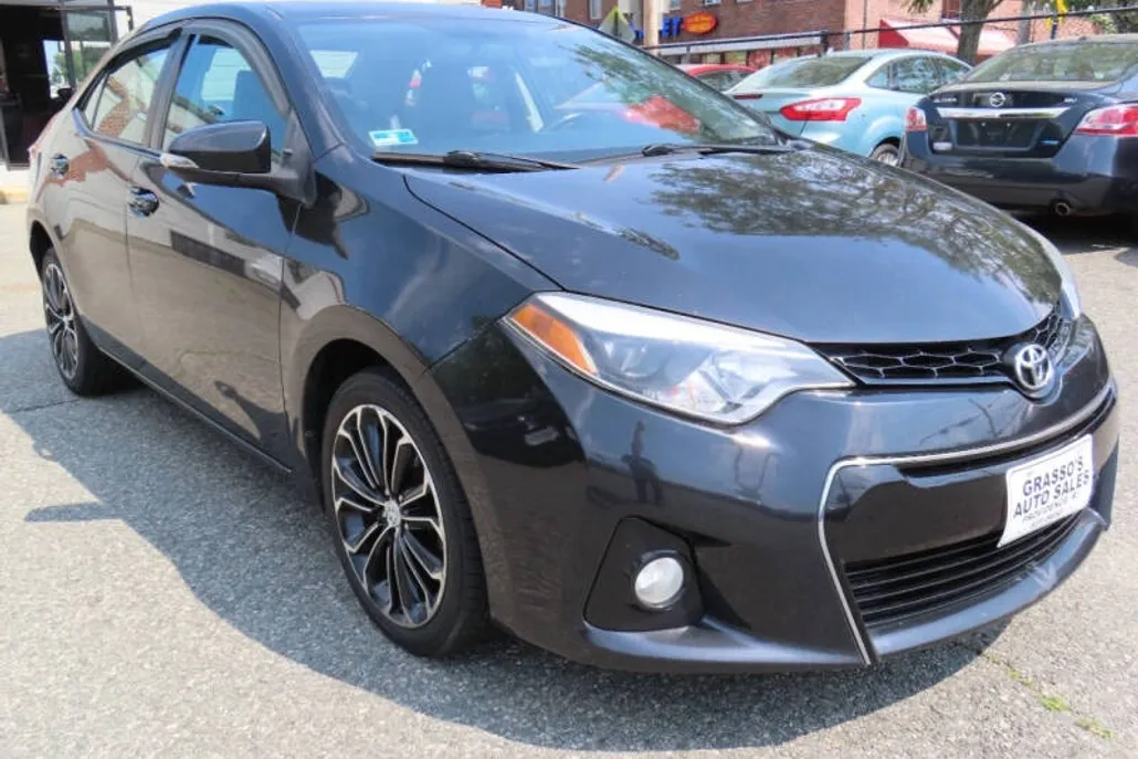 2016 Toyota Corolla L photo 1