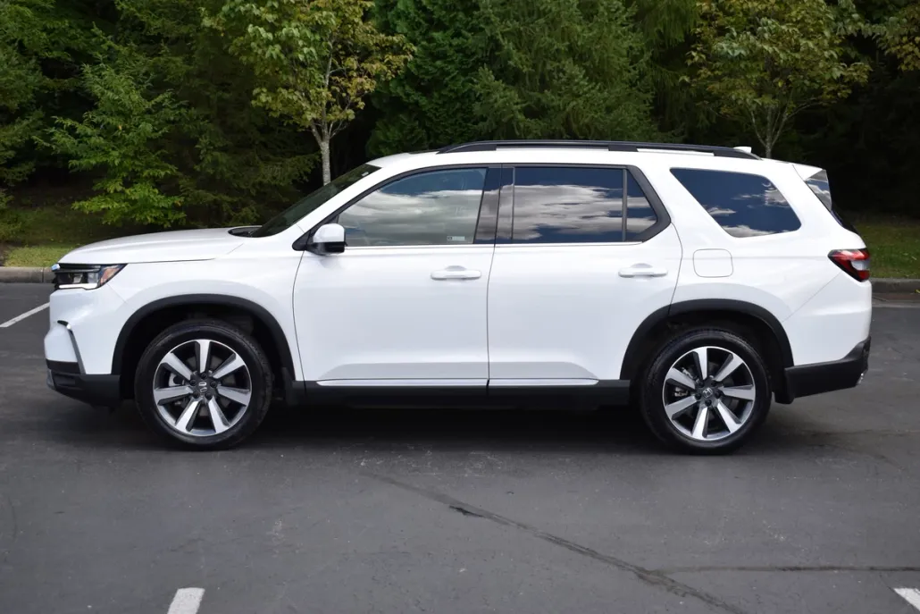 2024 Honda Pilot Touring photo 1