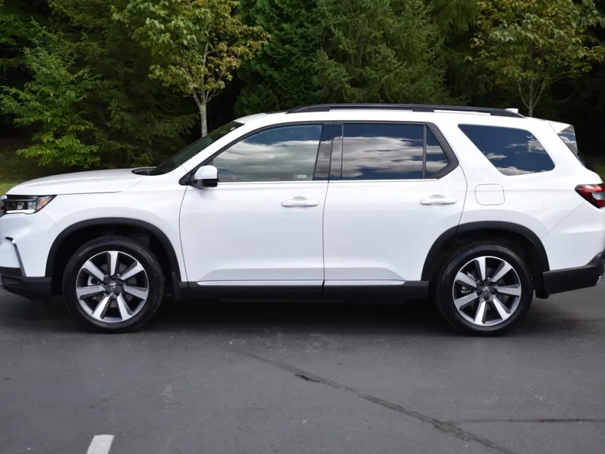 2024 Honda Pilot Touring photo 1