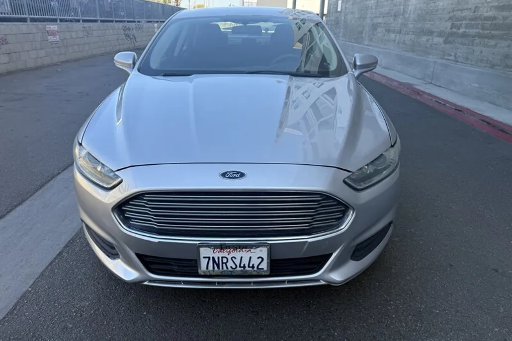 2016 Ford Fusion SE photo 1