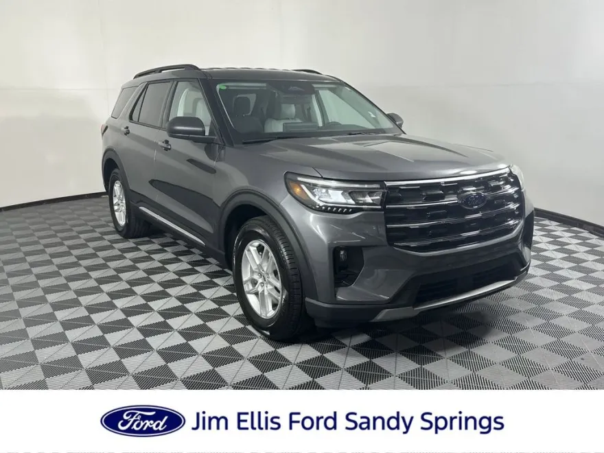 2025 Ford Explorer photo 1