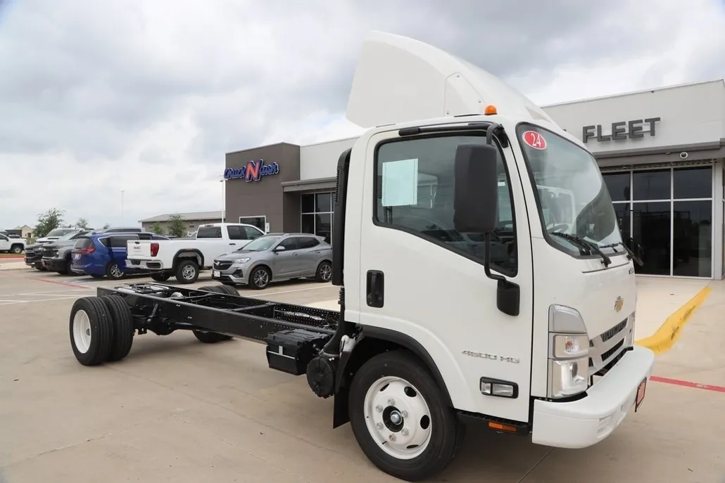 2024 Chevrolet Silverado 4500HD photo 1