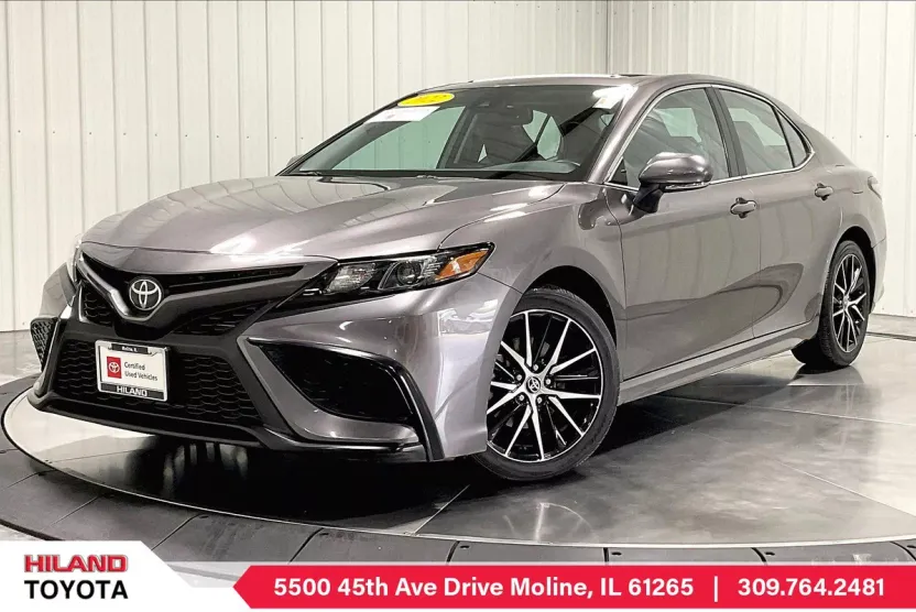 2022 Toyota Camry SE photo 1