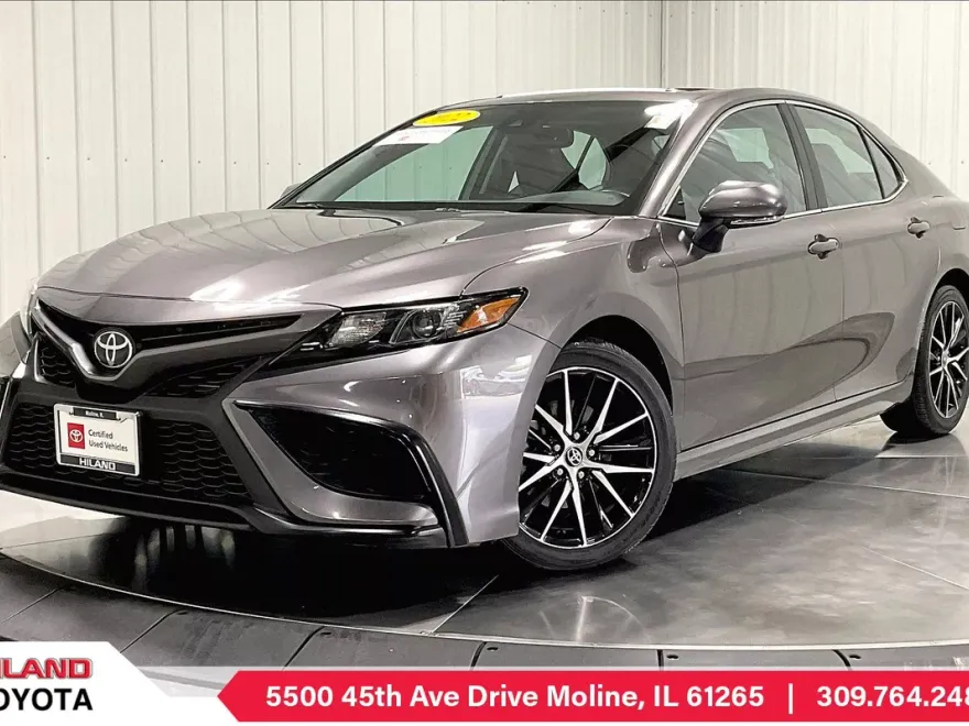 2022 Toyota Camry SE photo 1