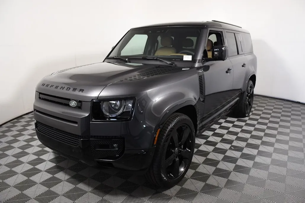2025 Land Rover Defender 130 V8 photo 1