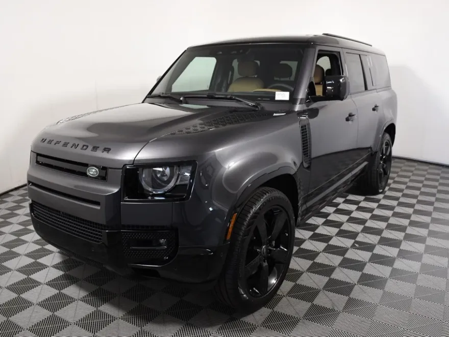 2025 Land Rover Defender 130 V8 photo 1