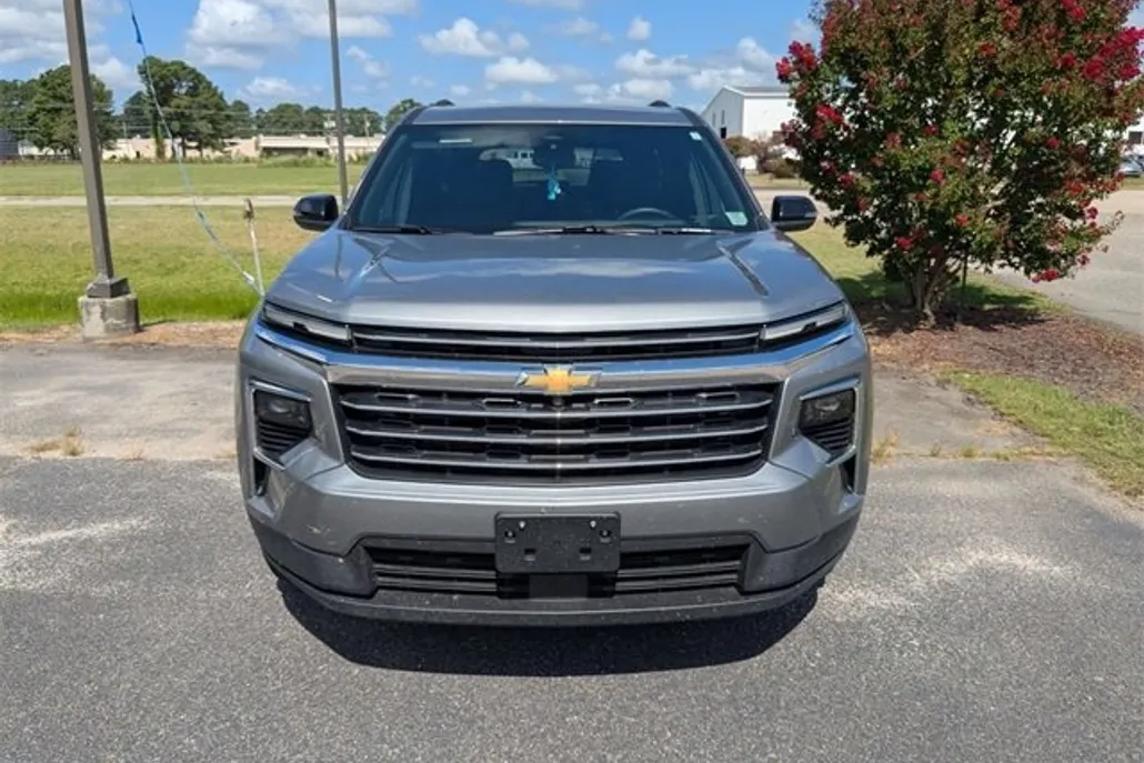 2025 Chevrolet Traverse photo 1