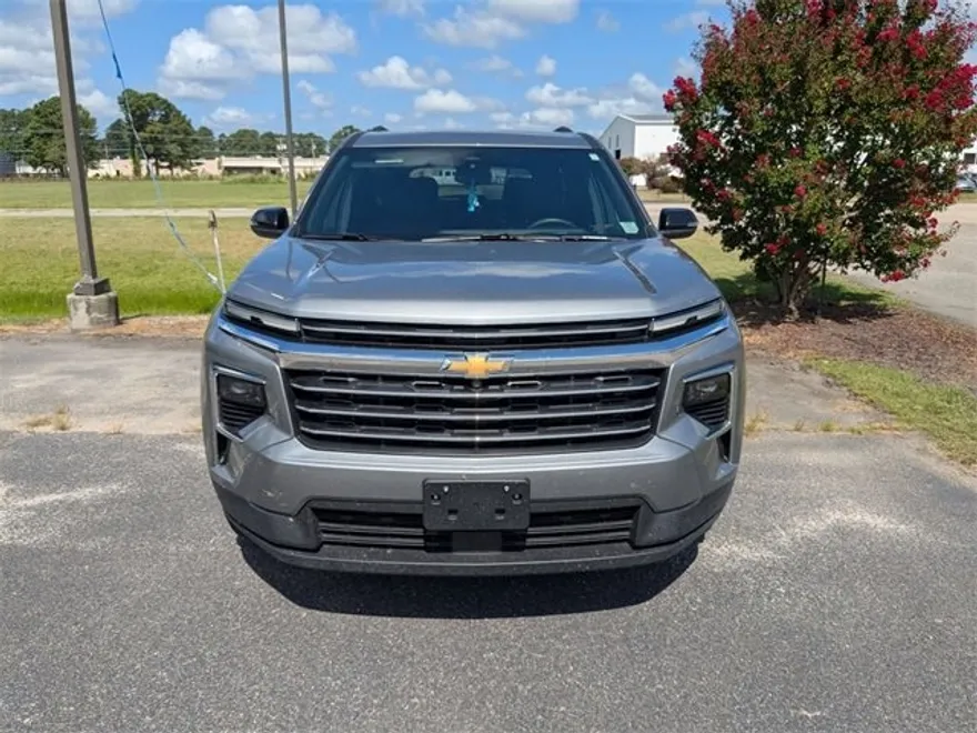 2025 Chevrolet Traverse photo 1