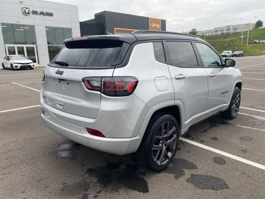2025 Jeep Compass Limited photo 1