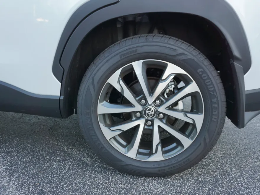 2025 Toyota Corolla Cross XLE photo 1