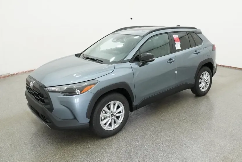 2026 Toyota Corolla Cross LE photo 1