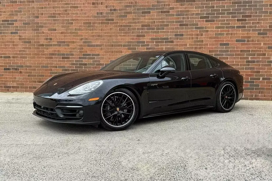 2023 Porsche Panamera E-Hybrid 4 photo 1