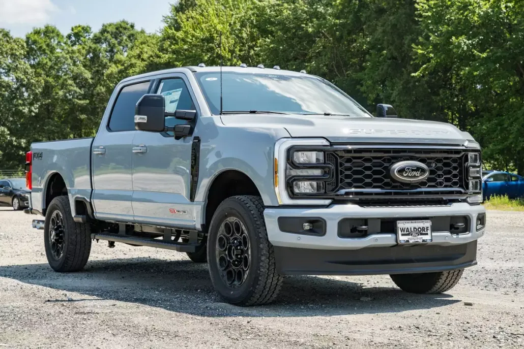 2025 Ford F-250 Lariat photo 1