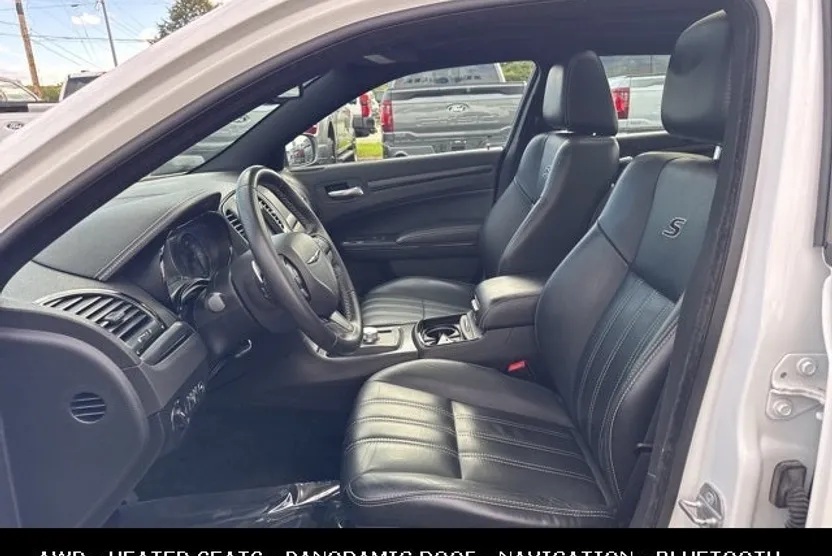 2016 Chrysler 300 S photo 1