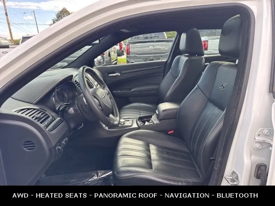 2016 Chrysler 300 S photo 1