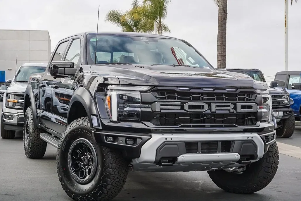 2025 Ford F-150 Raptor photo 1