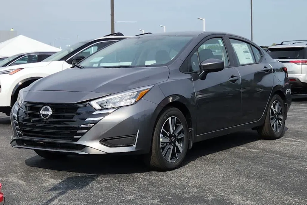 2025 Nissan Versa SV photo 1
