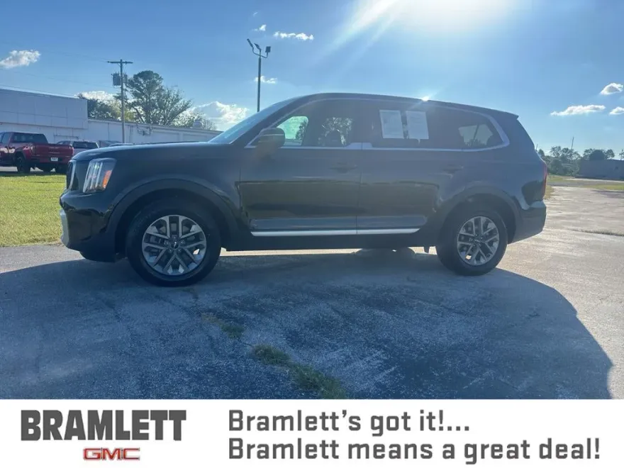 2024 Kia Telluride LX photo 1