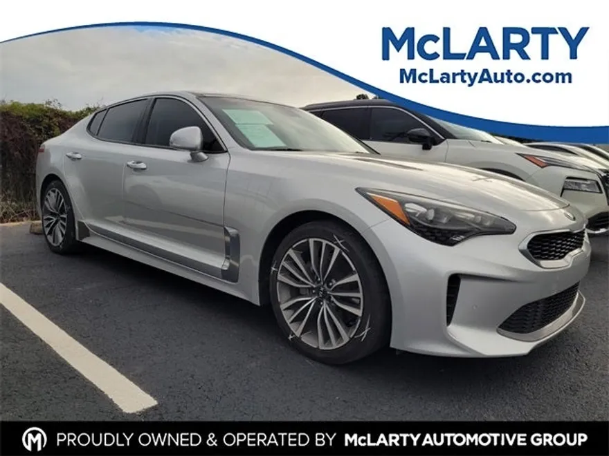 2018 Kia Stinger Premium photo 1