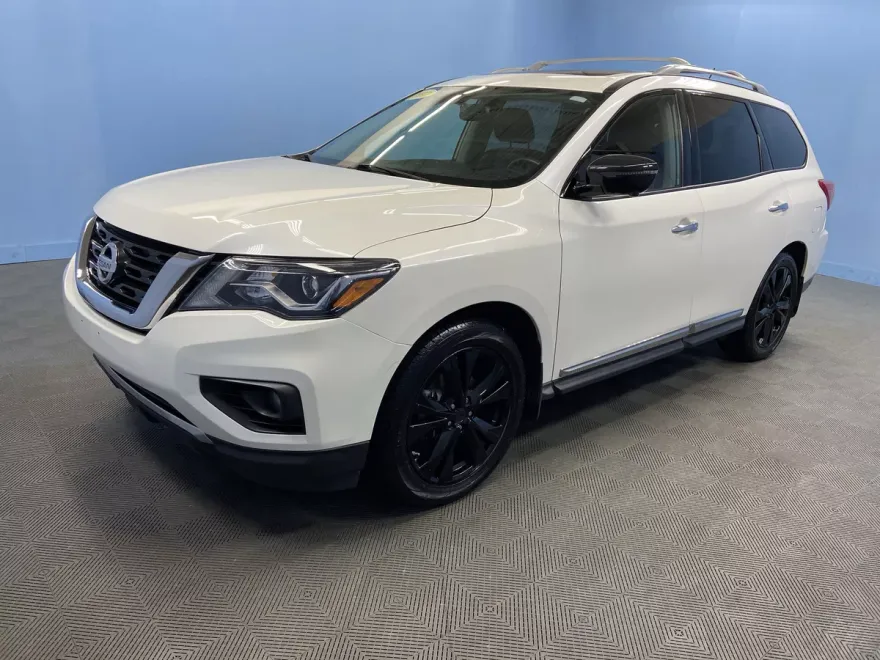 2017 Nissan Pathfinder 4x4 Platinum photo 1