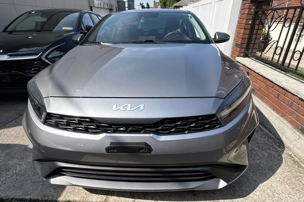2023 Kia Forte LXS photo 1