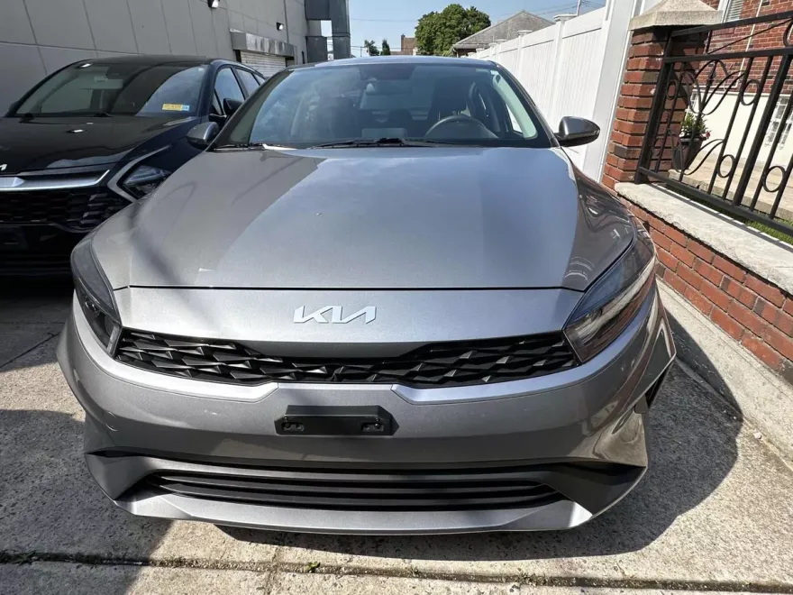 2023 Kia Forte LXS photo 1