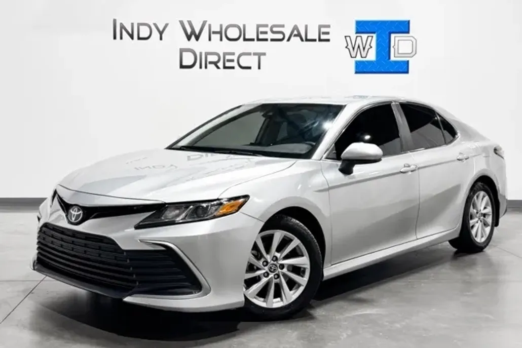 2022 Toyota Camry LE photo 1