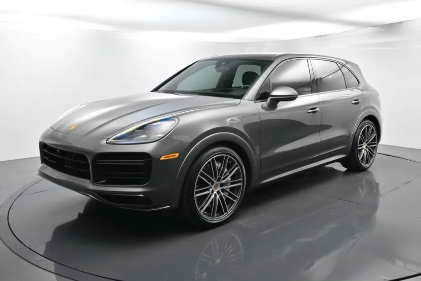 2023 Porsche Cayenne Turbo photo 1