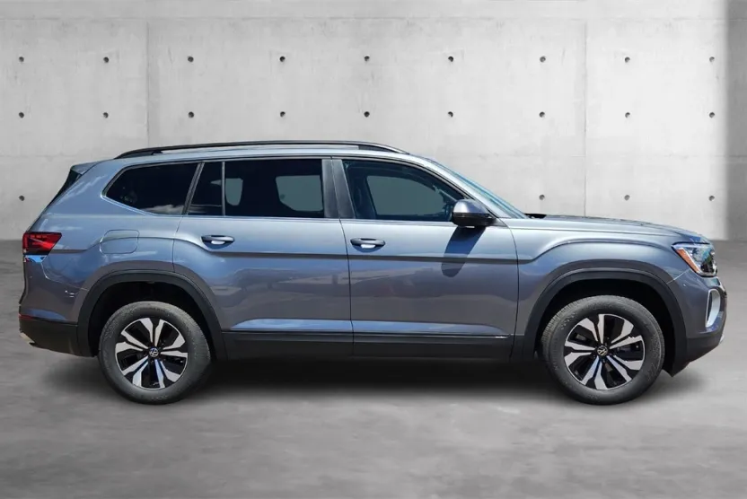 2025 Volkswagen Atlas SE photo 1